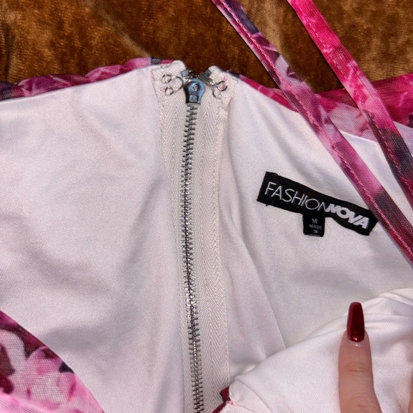 NWOT FASHION NOVA Falling In Love Off Shoulder Top - Red/combo - Picture 4 of 5